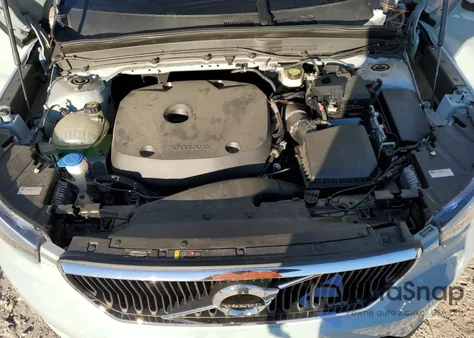 2019 Volvo Xc40 T5 Momentum z USA, uszkodzony, nr VIN YV4162UK3K2054861